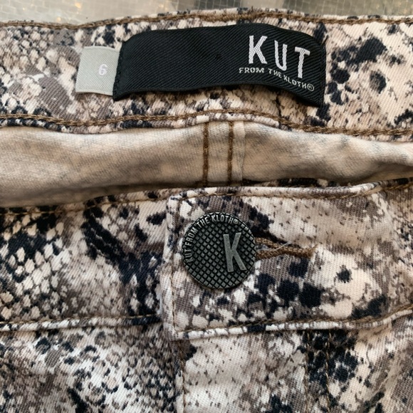 Neutral Snake Print “Connie” Skinny Crop Jeans { Kut From The Kloth } - Picture 5 of 8